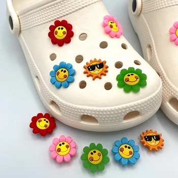 DIY Armas Sun Flower Naeratus Nägu PVC Kinga Märgid Kaunistamiseks Sobivad Aia-Croc Sandaalid Valguda Kinga Võlusid Jibz Sõrmed Tarvikud